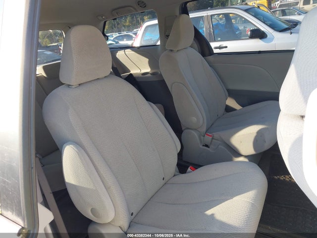 Toyota Sienna Le 7 Passenger