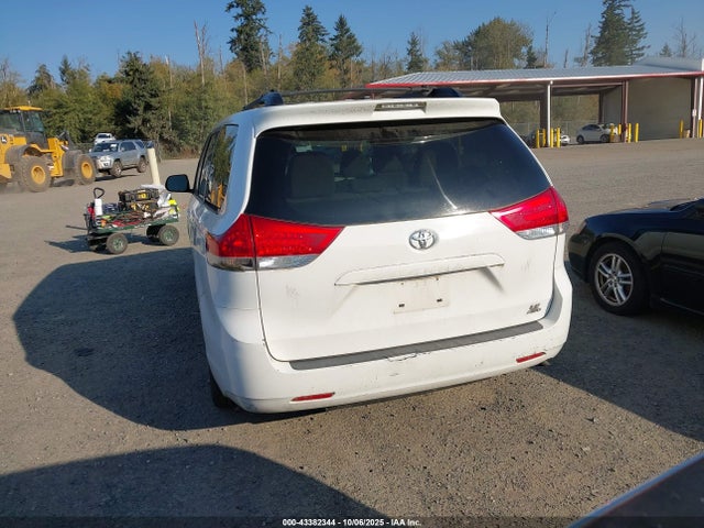 Toyota Sienna Le 7 Passenger