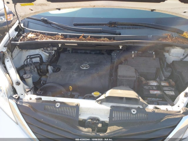 Toyota Sienna Le 7 Passenger