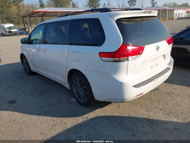Toyota Sienna Le 7 Passenger