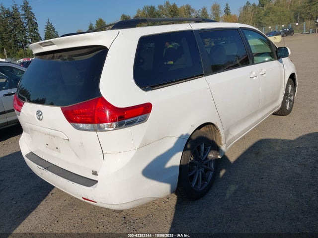 Toyota Sienna Le 7 Passenger
