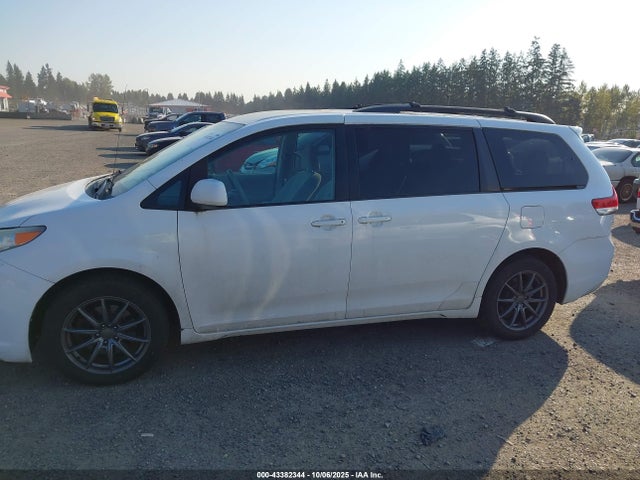 Toyota Sienna Le 7 Passenger
