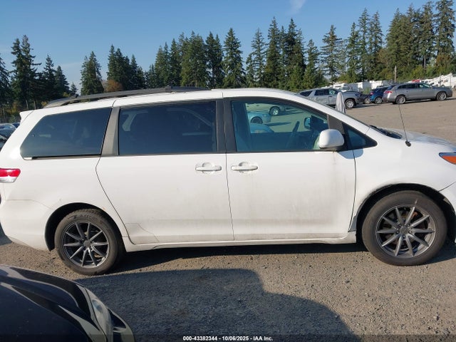 Toyota Sienna Le 7 Passenger