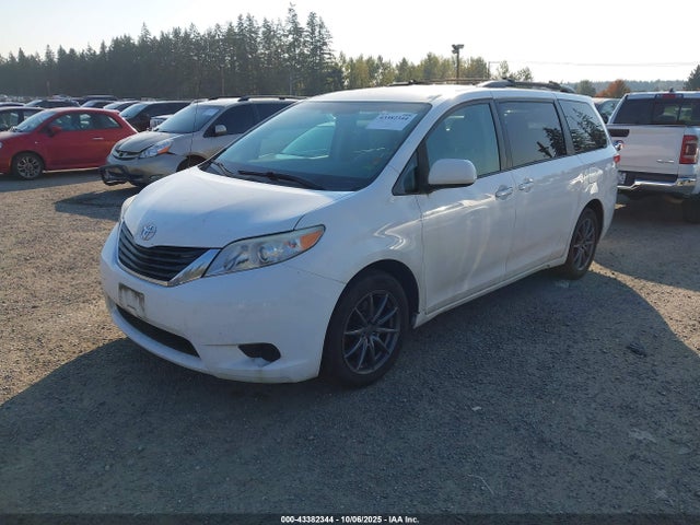Toyota Sienna Le 7 Passenger