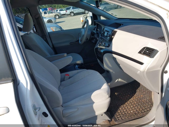 Toyota Sienna Le 7 Passenger