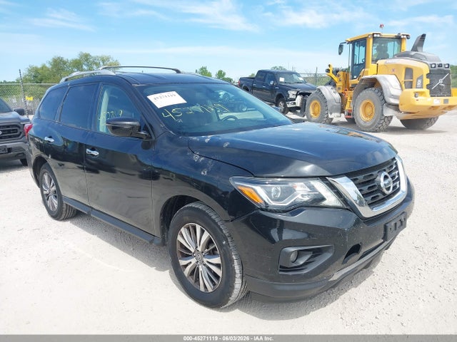 Salvage Nissan Pathfinder Image