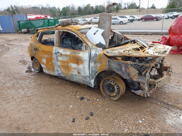 Salvage Nissan Rogue Image