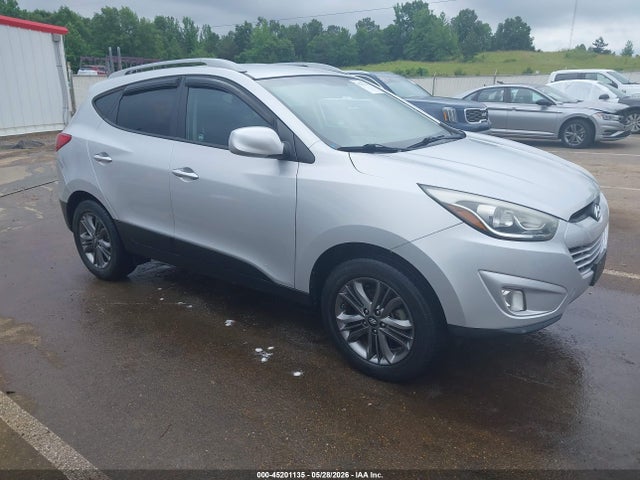 Salvage Hyundai TUCSON Image