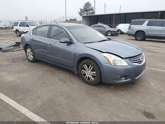 Salvage Nissan Altima Image
