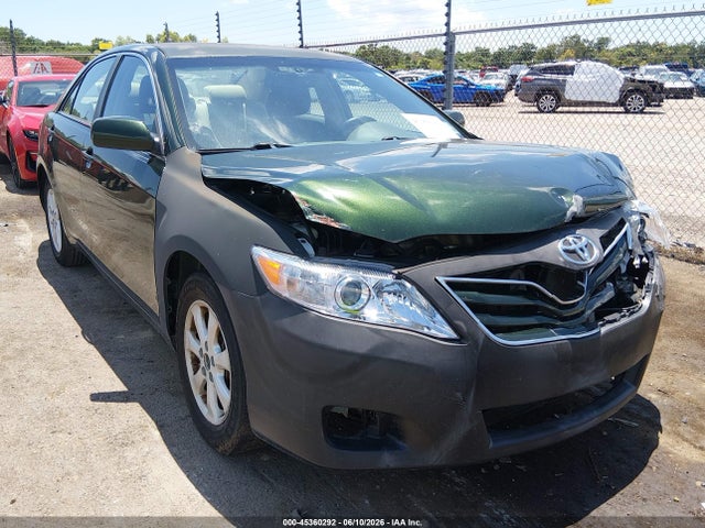 Salvage Toyota Camry Image