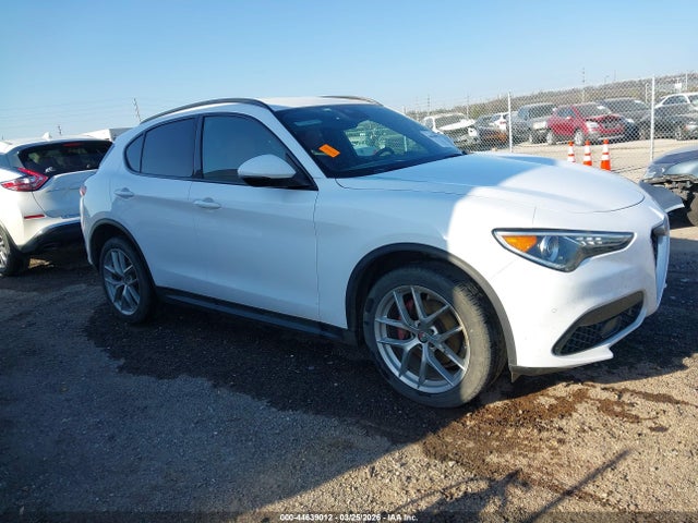 Salvage Alfa Romeo Stelvio Image