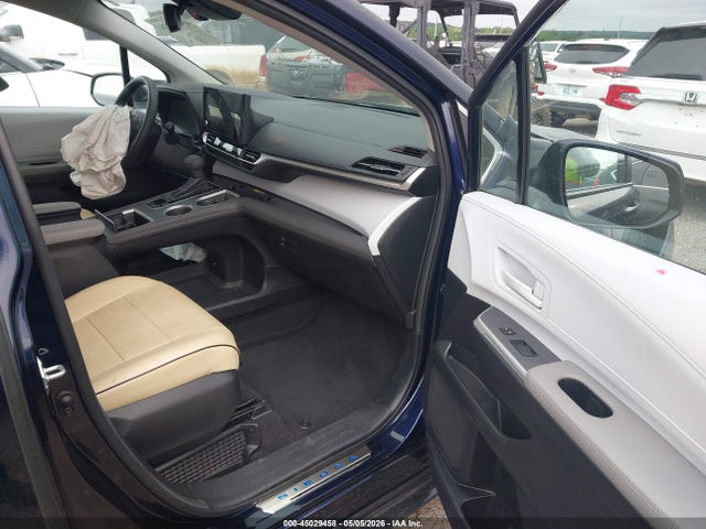 Toyota Sienna Le