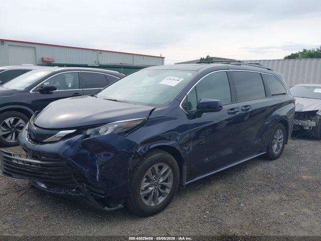 Toyota Sienna Le