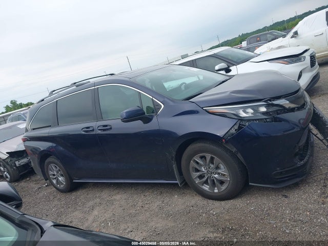 Toyota Sienna Le