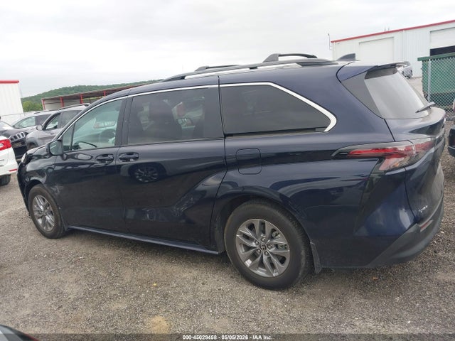 Toyota Sienna Le