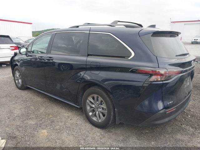 Toyota Sienna Le
