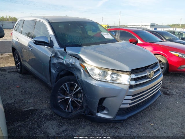 Salvage Toyota Highlander Image