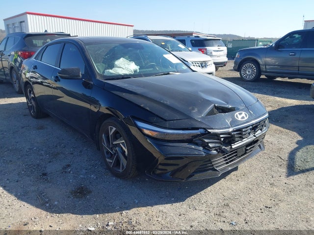 Salvage Hyundai ELANTRA Image