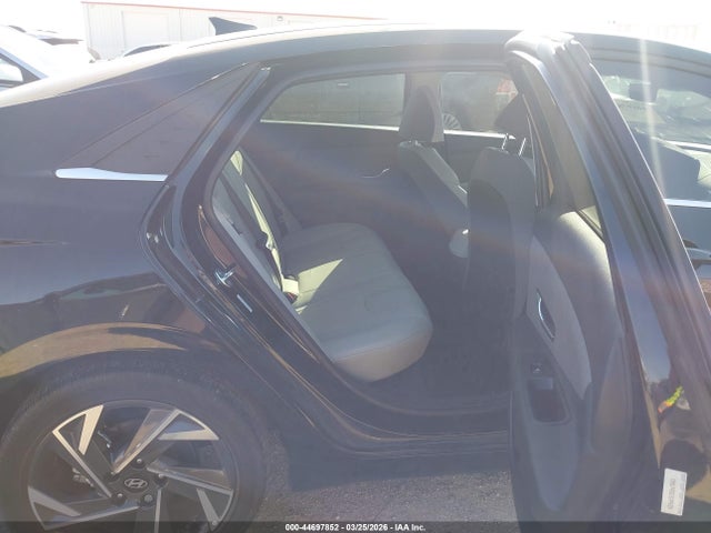 Hyundai ELANTRA Limited