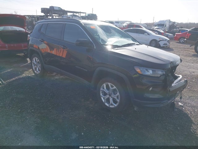 Salvage Jeep Compass Image