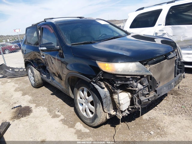 Salvage Kia Sorento Image