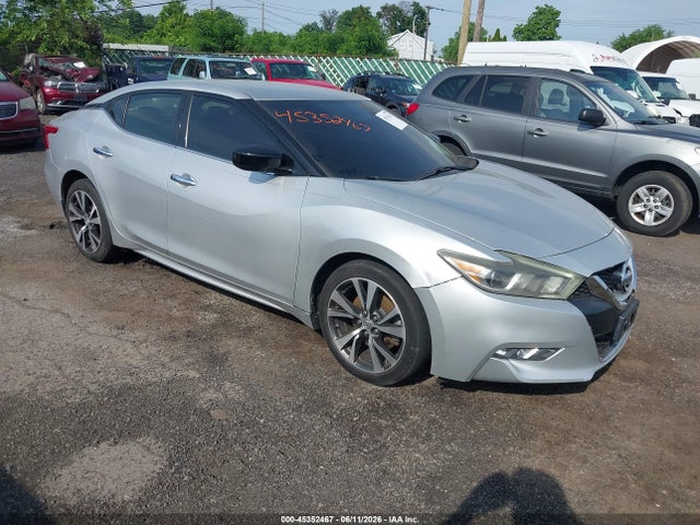 Salvage Nissan Maxima Image