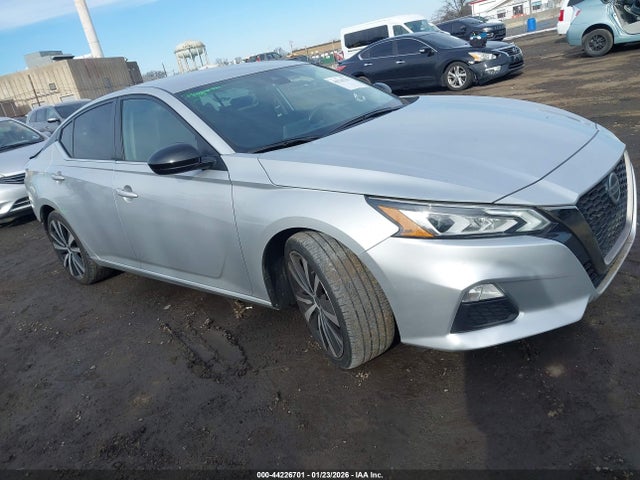 Salvage Nissan Altima Image