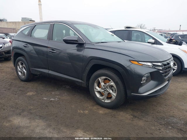 Salvage Hyundai TUCSON Image