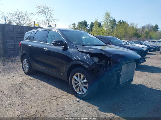 Salvage Kia Sorento Image
