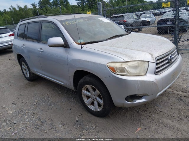 Salvage Toyota Highlander Image