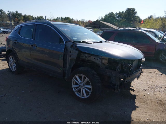 Salvage Nissan Rogue Image