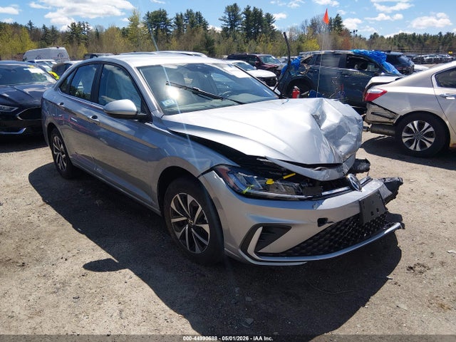 Salvage Volkswagen Jetta Image