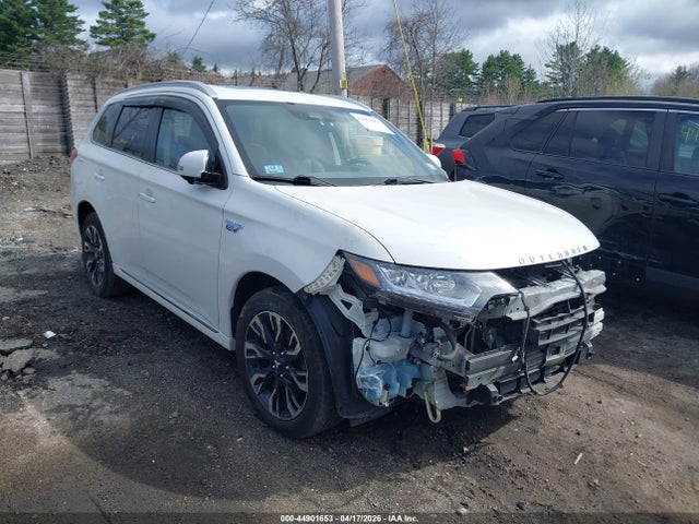 Salvage Mitsubishi Outlander Image