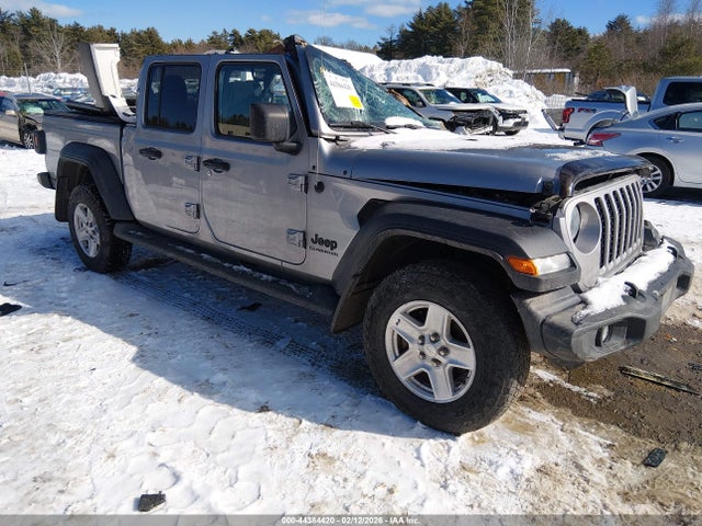 Salvage Jeep Gladiator Image