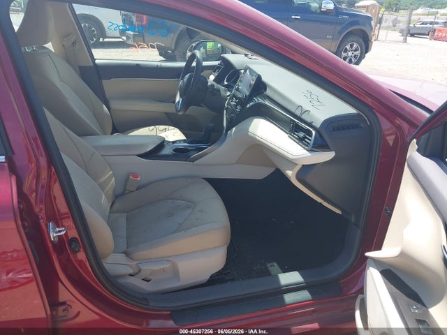 Toyota Camry Le Hybrid