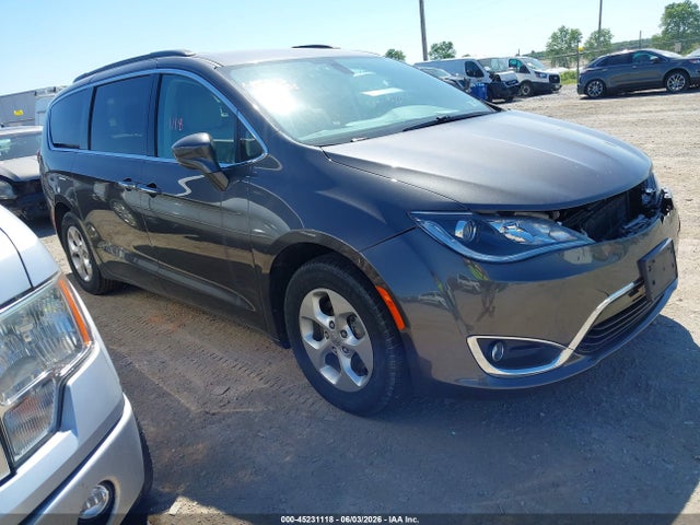 Salvage Chrysler Pacifica Image