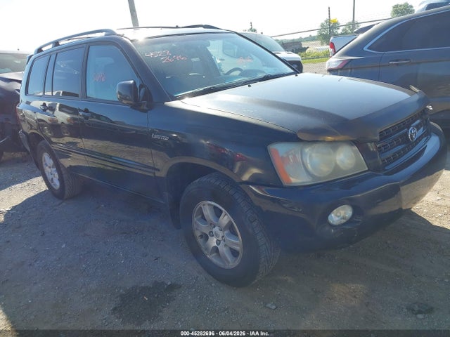 Salvage Toyota Highlander Image