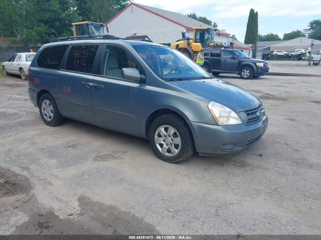 Salvage Kia Sedona Image