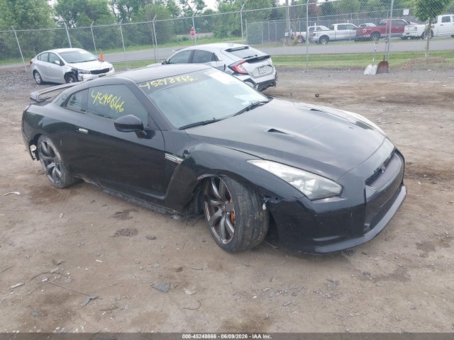 Salvage Nissan GT-R Image