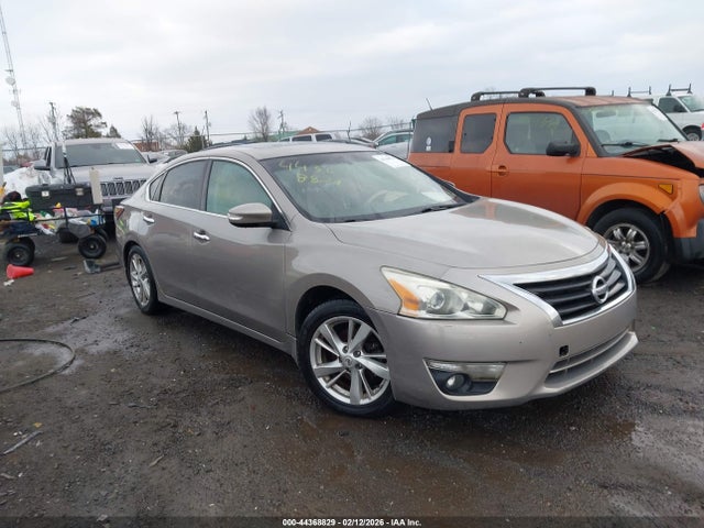 Salvage Nissan Altima Image