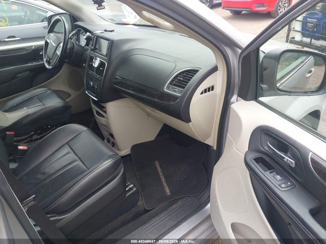 Chrysler Town & Country Touring