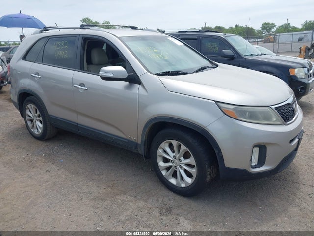 Salvage Kia Sorento Image