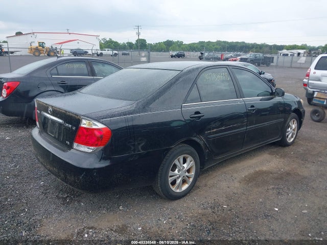 Toyota Camry Le V6