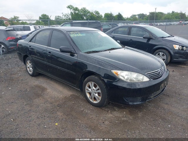 Salvage Toyota Camry Image