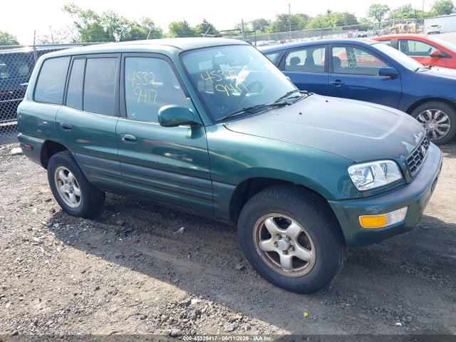 Salvage Toyota RAV4 Image
