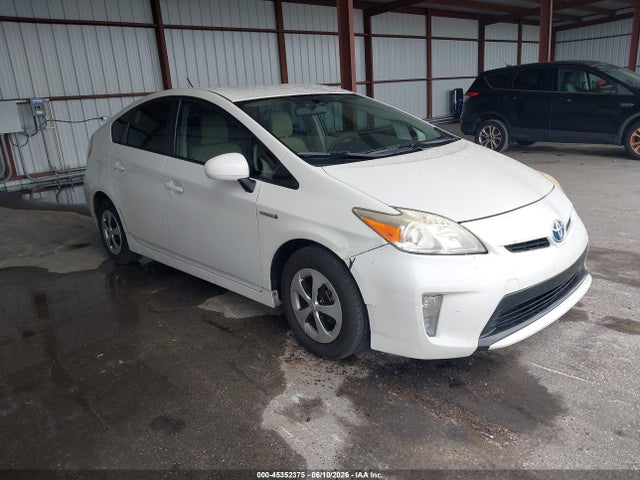Salvage Toyota Prius Image