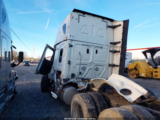 Freightliner New Cascadia 126