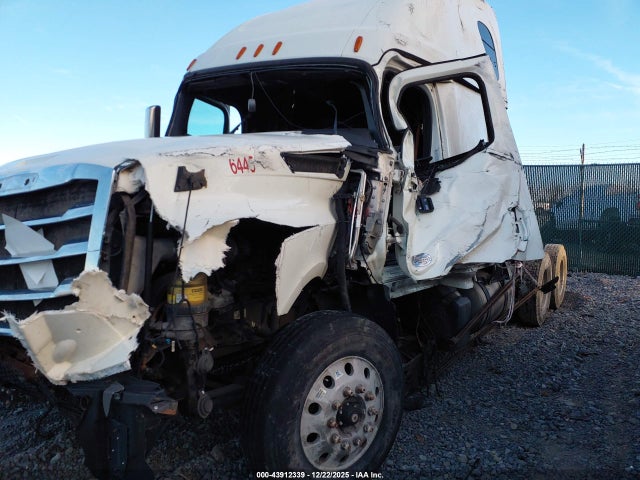 Freightliner New Cascadia 126