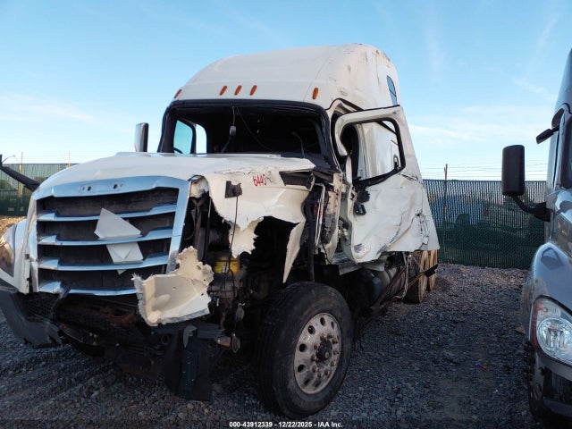 Freightliner New Cascadia 126