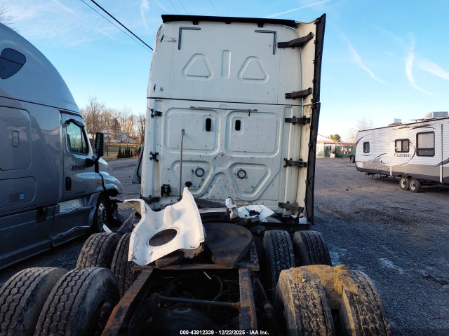 Freightliner New Cascadia 126